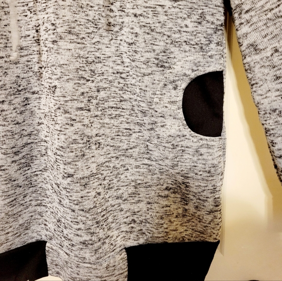 Gray and black stretchy sweater tunic. - Picture 6 of 10